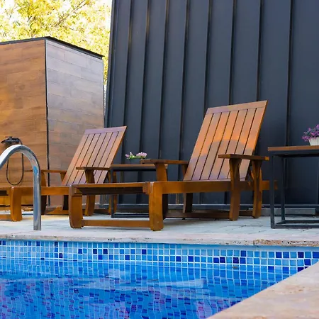 Blisku Do Gradot - Riverfront Luxury Orman Evi