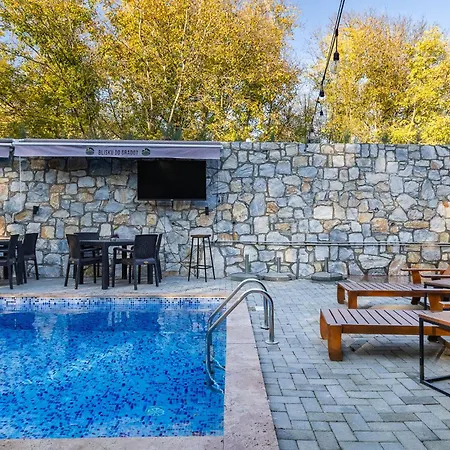 Orman Evi Blisku Do Gradot - Riverfront Luxury *