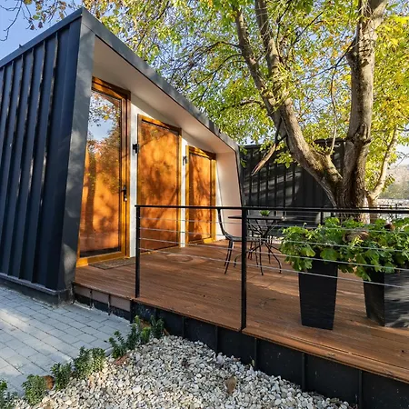 Blisku Do Gradot - Riverfront Luxury Orman Evi