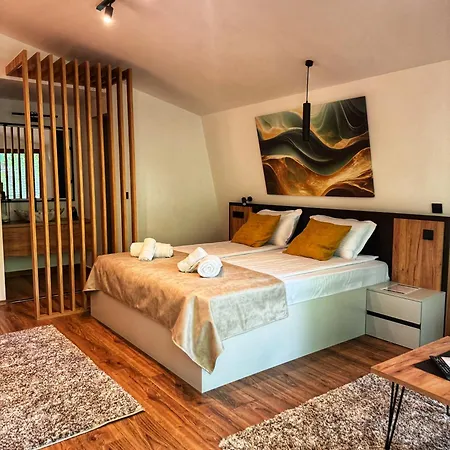 Blisku Do Gradot - Riverfront Luxury Jaktstuga