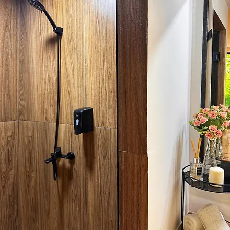 Blisku Do Gradot - Riverfront Luxury Orman Evi