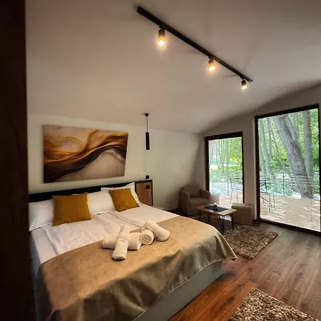Blisku Do Gradot - Riverfront Luxury Orman Evi *
