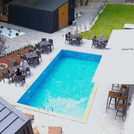 Orman Evi Blisku Do Gradot - Riverfront Luxury Üsküp
