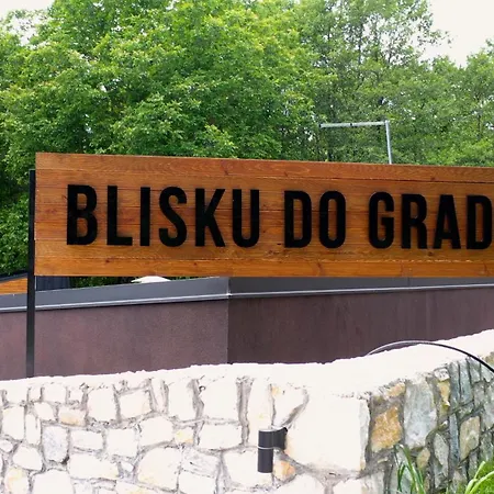 Blisku Do Gradot - Riverfront Luxury Orman Evi *