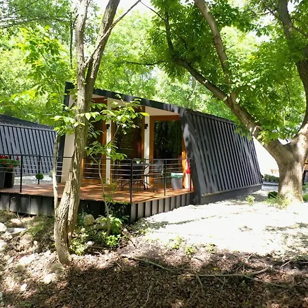 Blisku Do Gradot - Riverfront Luxury Üsküp