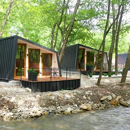 Blisku Do Gradot - Riverfront Luxury