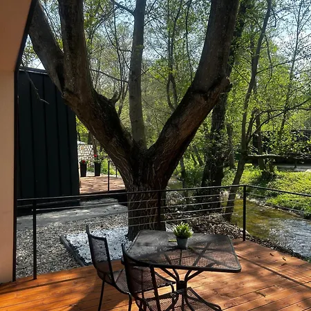 Blisku Do Gradot - Riverfront Luxury Jaktstuga