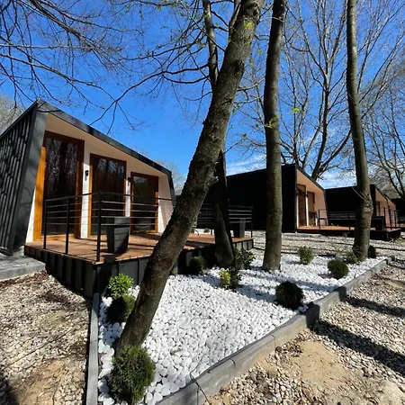 Blisku Do Gradot - Riverfront Luxury Jaktstuga *