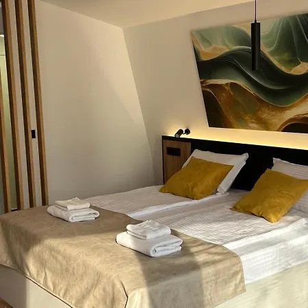 Blisku Do Gradot - Riverfront Luxury Orman Evi *