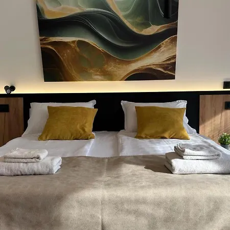 Blisku Do Gradot - Riverfront Luxury *