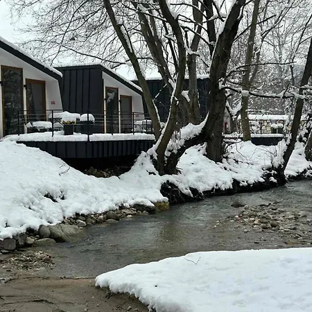 Blisku Do Gradot - Riverfront Luxury Jaktstuga *